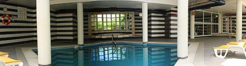 Hotel Cristal piscina Interior