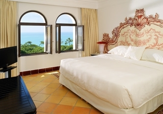 Hotel Sheraton Algarve Master Bedroom of the Luxury Suite
