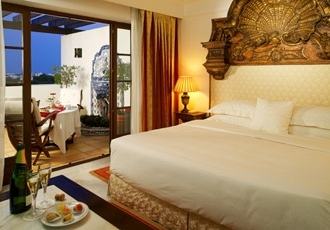 Hotel Sheraton Algarve Neptuno Suite Schlafzimmer mit private Terrasse