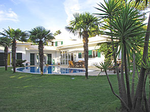 Villa Aroeira 1 garden and swimming pool view from the golf