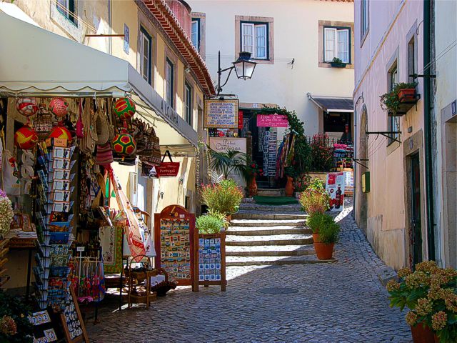 Lojas nas ruas do centro histórico de Sintra