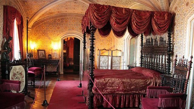 Paredes revestidas por azulejos do seculo XIX no Palácio da Pena